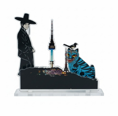 KPOP DEMON HUNTERS Acrylic Stand – Derpy, Jinwoo & Namsan Tower